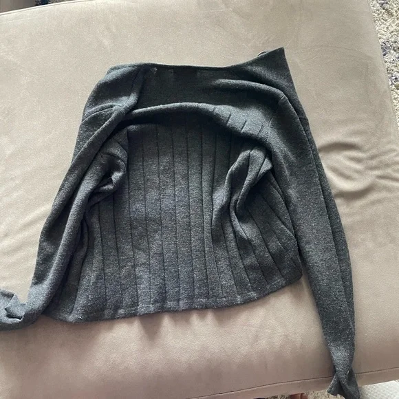 USED— preview brand sweater grey color, 100% merino wool. - Picture 2 of 4